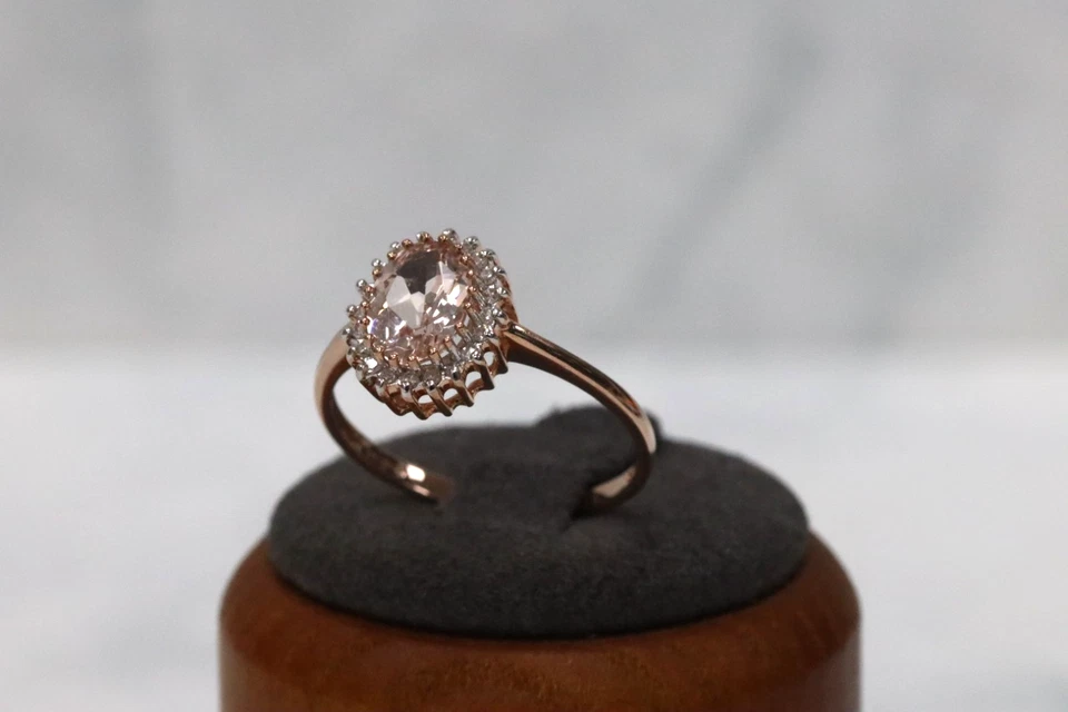 Anillo con racimo de diamantes y morganita de oro rosa de 9 quilates - talla P1/2 - sello del Reino Unido Foto 1 de 4