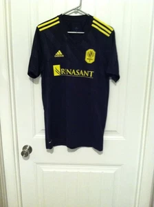 Camiseta deportiva para hombre Adidas Nashville SC Renasant mediana azul marino y amarillo - Imagen 1 de 6