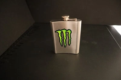 Frasco de cadera de metal con pegatina Monster Energy Foto 1 de 2