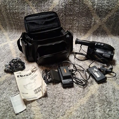 Quasar VM-L152 VHS-C Palmcorder 700x Digital Zoom w/Carry Bag & Battery UNTESTED - Image 1 of 4