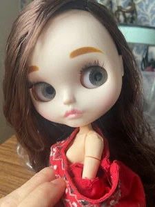 Muñeca Blythe 12" Desnudo articulación cuerpo marrón cabello parcial maquillaje personalizado cara labios rosados - Imagen 1 de 1