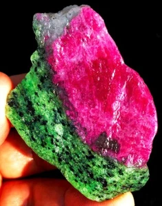 87,3 g Museo!!! Rubí rojo natural en gema de cristal de zoisita verde espécimen ie3226 - Imagen 1 de 15