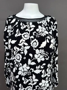 White House Black Market Top WHBM L Black White Floral 3/4 Sleeve Tunic NEW - Picture 1 of 15