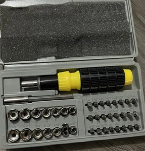 41 PC RATCHET SCREWDRIVER SET WITH BITS AND SOCKETS - Picture 1 of 7