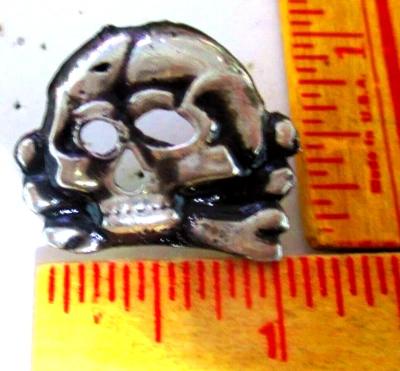 Pin Calavera y Huesos Cruzados Vintage Coleccionable Antiguo Militar Motociclista Chaleco Sombrero Pinback Foto 1 de 4