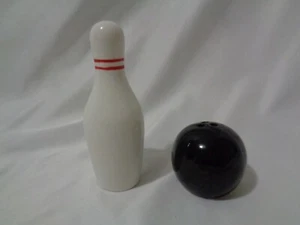 Adorable Vintage Bowling Ball and Pin Black & White Salt & Pepper Shakers - Picture 1 of 5