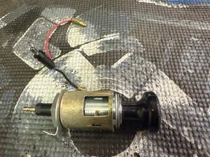 Nissan Datsun 720 1980 camión encendedor de cigarrillos carcasa puerto fabricante de equipos originales - Imagen 1 de 5