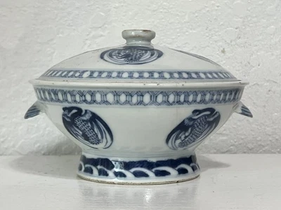 Antiguo cuenco chino con patas con tapa de porcelana azul y blanco Foto 1 de 4