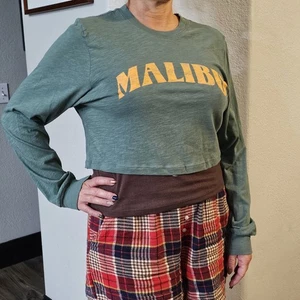 1/2 Off PINK Victoria's Secret Malibu Cropped Langarm T-Shirt Grün Medium. - Bild 1 von 7