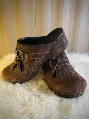 Zuecos Dansko Shandi para mujer talla 10 EU 41 marrón imitación piel de serpiente cuero nobuck zapato Foto 1 de 4