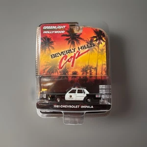 Target Red CHASE Greenlight Beverly Hills Cop 1981 Chevrolet Impala - Bild 1 von 5