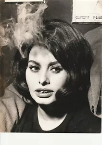 1960' PORTRAIT OF SOFIA LOREN FILM PHOTO PRINT 21X27cm - Picture 1 of 1