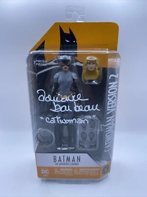 Figura de acción DC Direct CATWOMAN versión 2 firmada por Adrienne Barbeau con JSA LOA Foto 1 de 4