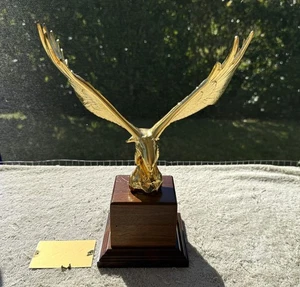 VINTAGE BRONZE EAGLE ON WALNUT BASE -- L@@K NICE - Picture 1 of 14