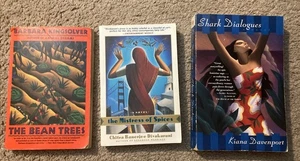 Fiction Book Lot - Bean Trees, Mistress of Spices, Shark Dialogues - Imagen 1 de 3