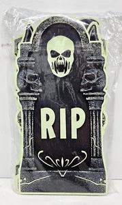 Paquete de 6 lápidas fluorescentes de 15" para cementerio de Halloween espeluznante - Imagen 1 de 4