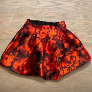 Amy Byer Girl's Bubble Skirt Size 7 Red Roses Floral Print Pleated Cute Skirt - Picture 1 of 12