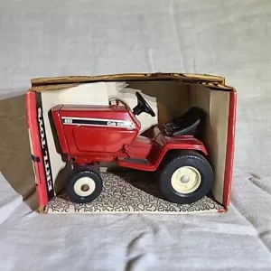 1/16 Vintage International 682 Cub Cadet Lawn & Garden Tractor by ERTL W/Box! - Picture 1 of 5