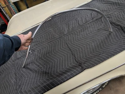 Buick Riviera 1970 rueda delantera derecha moldura apertura moldura arco pozo moldura Foto 1 de 4