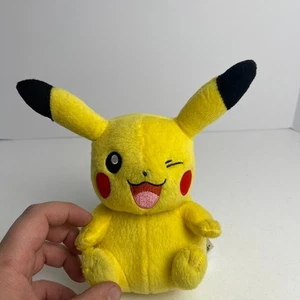 Tomy Pokemon - Peluche ammiccante Pikachu - Foto 1 di 5
