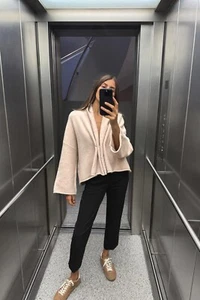 Neu mit Etikett Zara Strickjacke mit goldener Applikation L - Bild 1 von 6