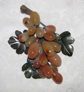 Vintage Chinese Carnelian and Jade Carved Grapes 20th Century - Picture 1 of 3