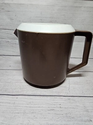 Rubbermaid Mini-Pitcher 1-1/2 Quarts #J-2745, Brown with White Lid - Image 1 of 4