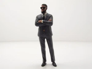 Figura Gentlemen's Club 2 traje gris para modelos 1:18 American Diorama - Imagen 1 de 4