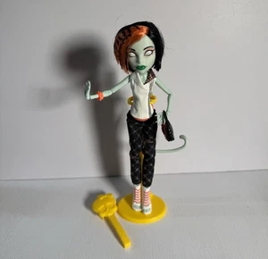 Monster high Scarah Screams freaky fusion Complete With Stand ,Bag & Brush - Picture 1 of 2