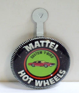 Hot Wheels Redline 1967 personalizado T-Bird botón de metal con lengüeta original pin insignia de colección - Imagen 1 de 5