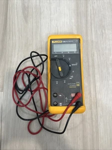 Multímetro digital portátil Fluke 73-III con cables y estuche probado funciona muy bien - Imagen 1 de 6