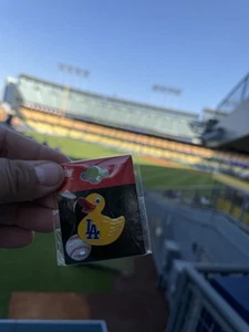 2025 LA Dodgers Stadium Exclusive Pin Dodgers Rubber Ducky - Picture 1 of 2