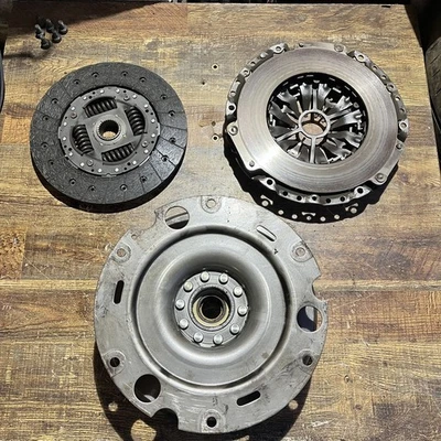 KIT DE EMBREAGEM VOLANTE AUDI Q5 8R A4 B8 A5 8T LUK 2.0 TDI QUATTRO 415 0344 10 - Imagem 1 de 4