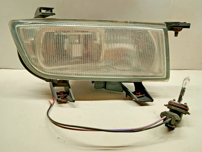 Lámpara antiniebla Saab 9-3 1999-2003 OEM lado derecho del pasajero con bombilla ENVÍO RÁPIDO Foto 1 de 4
