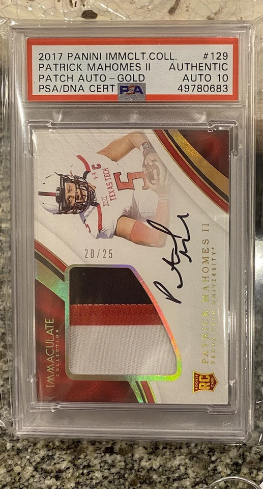 PSA AUTO 10 POP 2 PATRICK MAHOMES II RC AUTO /25 SP ROOKIE PATCH GOLD 2017 - Image 1 of 4