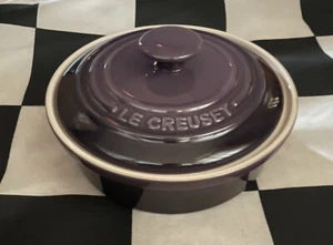 Le Creuset Camembert Baker with Lid Cassis Stoneware - Picture 1 of 9