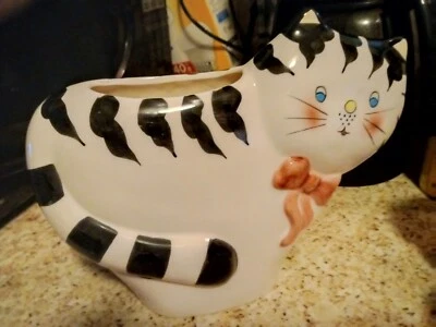 Черно-белая ваза с толстым котом - Изображение 1 из 2