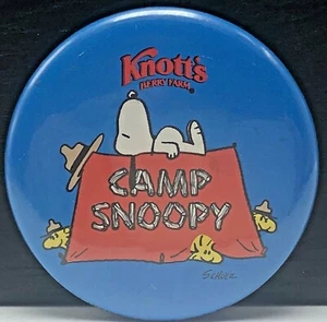 Vintage Camp Snoopy Pinback Button Knoten Beere Bauernhof Freizeitpark Souvenir - Bild 1 von 8