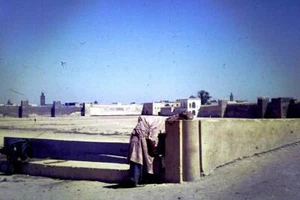 35mm Colour Slide- Walls of the City of Fez 1960's Morocco - Bild 1 von 1