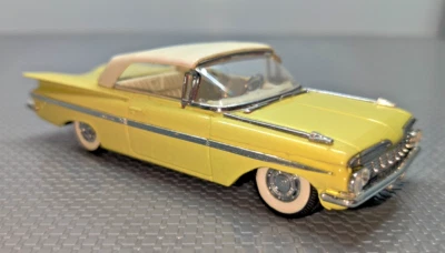 Chevrolet Impala 1959 convertible Vitesse 1/43 - amarillo/blanco Foto 1 de 4
