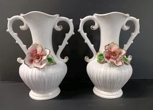 Italienische Capodimonte Porzellan Vasen - rosa Rosen - gerippter Körper vergoldeter Rand - Bild 1 von 14