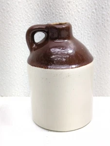 Vintage Mini kleine Whisky Kanne 4" hoch Steinzeug braun creme Griff - Bild 1 von 8