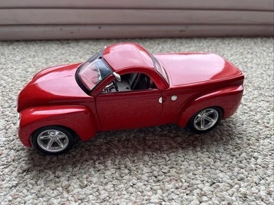 ⭐️Maisto 1:18 2000 Chevrolet SSR Diecast Car Model  Collectible⭐️ - Image 1 of 4