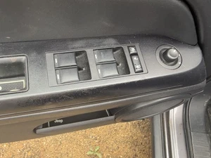 Interruptor de puerta delantera Jeep Patriot 2011-2017 - Imagen 1 de 1