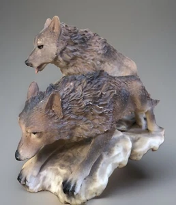 Vintage Large Wolves Perched on Rocks Statue Figurine Polyresin Resin 10x7 - Picture 1 of 8