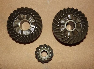 OEM Suzuki 2 Stroke DT 140 DT 115 Pinion Gear Set PN 57300-94832 Fits 1987-2001 - Foto 1 di 3