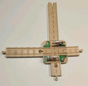 Thomas und seine Freunde Holzeisenbahn T Kreuz Gleis Kreuzung Straße mit 4 Gleisstücken - Bild 1 von 5