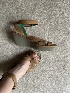 Sandalias de cuña FLY LONDON 40 cuero marrón correas al tobillo plataforma cómoda 9-9,5 - Imagen 1 de 17