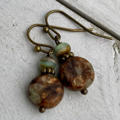 Pendientes colgantes artesanales de jaspe imperial, vidrio checo y latón antiguo Min Favorit Foto 1 de 4