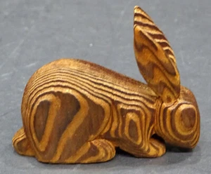 Vintage CRYPTOMERIA geschnitzte Zedernholz japanische Zucker Stil HASE Figur / MCM - Bild 1 von 4